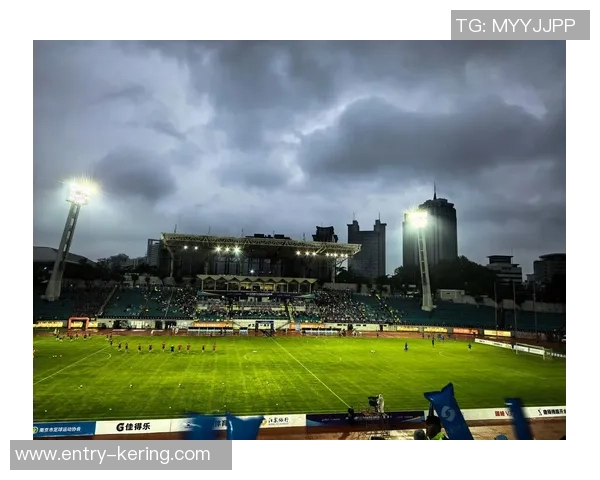 南京足球队个人能力深度解析与战术运用的精彩探讨 南京足球队个人能力深度解析与战术运用的精彩探讨