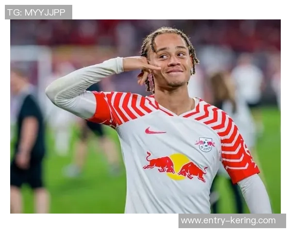 哈维西蒙斯的崛起之路：从青训新星到足坛瞩目焦点的精彩历程