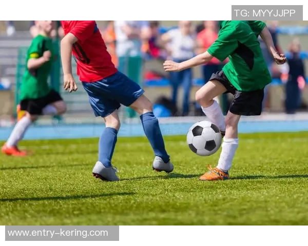 奥林匹奥与拉普拉塔的激烈对决展现足球魅力与团队精神 奥林匹奥与拉普拉塔的激烈对决展现足球魅力与团队精神